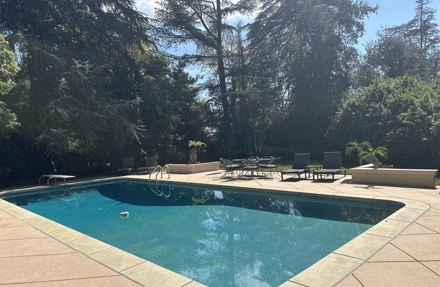 Beautiful Foothill Bungalow w/Pool