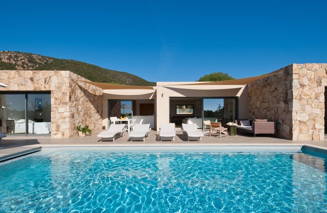 Beautiful villa in Palombaggia, exceptional sea view, private beach access