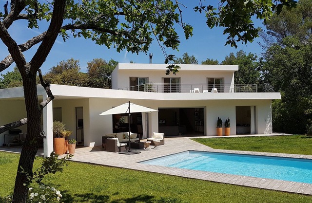 BEAUTIFUL VACATION VILLA IN A QUIET RESIDENTIAL GREEN SETTING