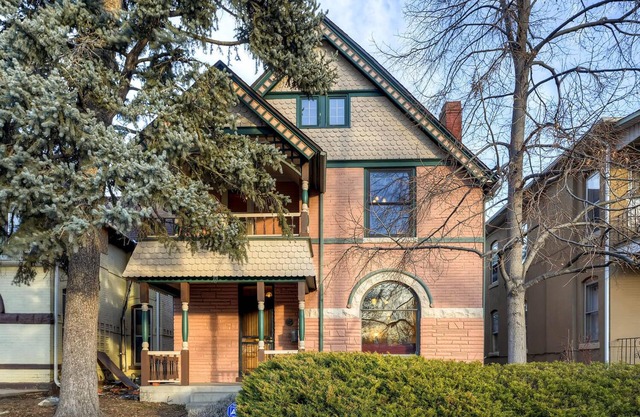 Beautiful Victorian Home Historical Landmark. Downtown Denver, walk 2 everything