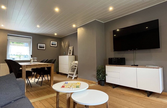 Beautiful villa for 4 people with WIFI, TV, patio, pets allowed and parking