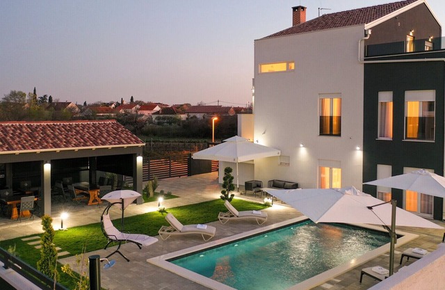 Beautiful Villa D-Palace