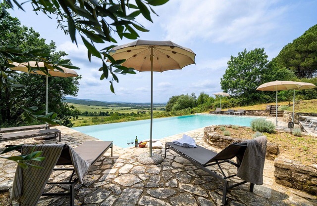 Beautiful villa for 10 guests with WIFI, A/C, private pool, TV, panoramic view and parking