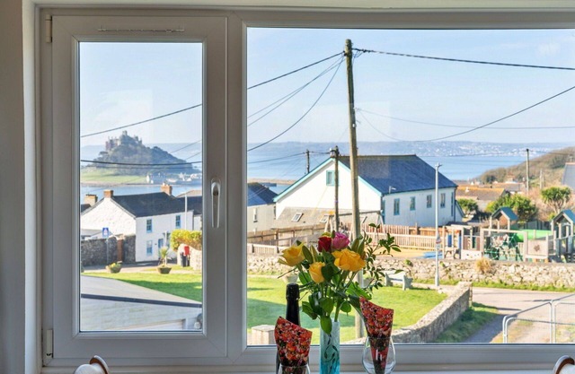 Beautiful villa for 2 guests with WIFI, pets allowed and parking
