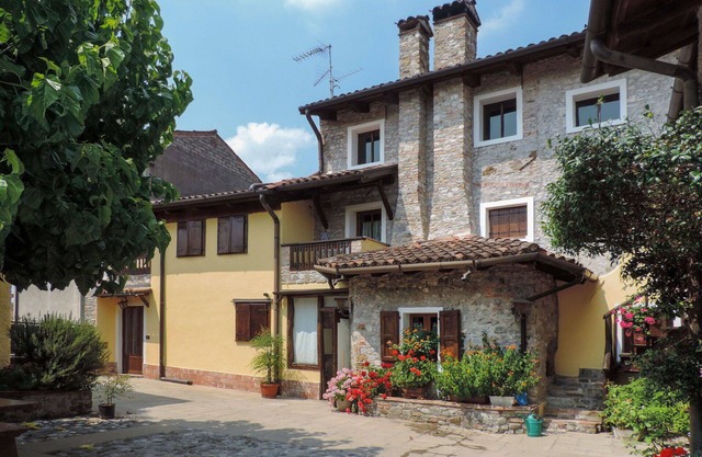 Beautiful villa for 4 guests with A/C, WIFI, TV, patio and parking