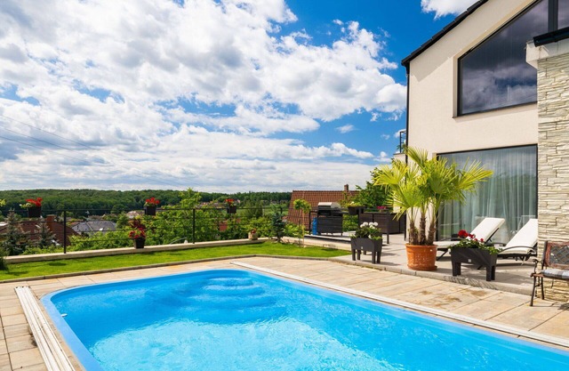 Beautiful villa for 4 people with pool, WIFI, TV, balcony and panoramic view