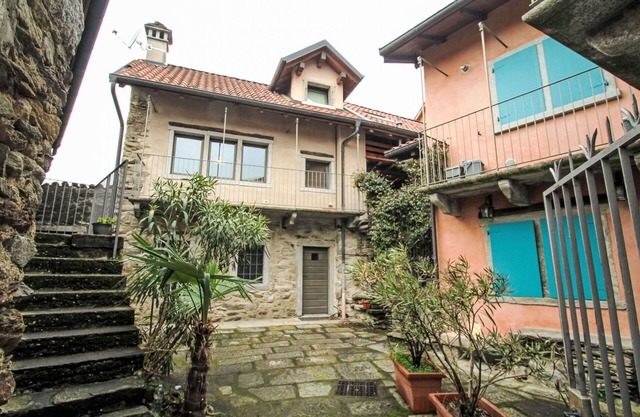 Beautiful villa for 6 guests with TV, patio and parking