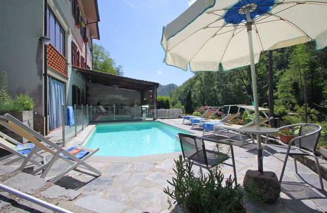 Beautiful villa for 6 people with WIFI, private pool, TV, pets allowed and parking