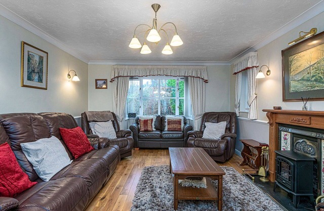 Beautiful villa for 10 guests with WIFI, TV, pets allowed and parking