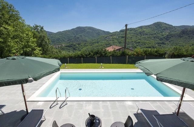 Beautiful villa for 4 guests with pool, A/C, WIFI, TV, terrace, pets allowed and panoramic view