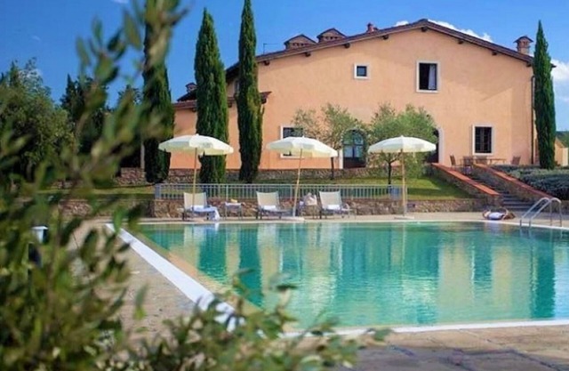 Beautiful Villa for big groups composed of 5 apartaments. large pool