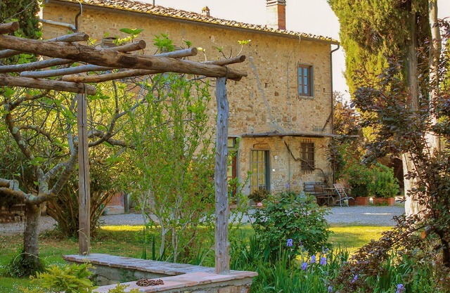 Beautiful villa for 4 guests with pool, WIFI, TV, patio and panoramic view, close to Florence