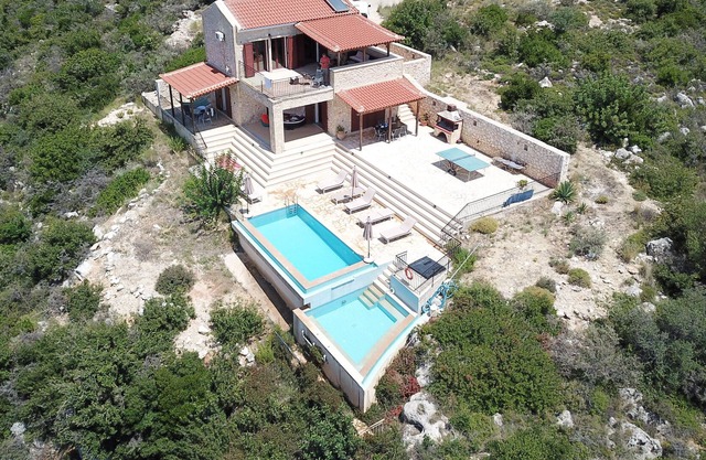 Beautiful villa in a totally stunning location over looking sandy beach.
