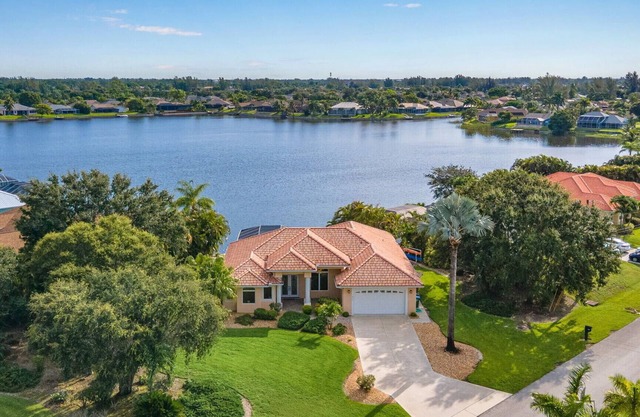 Beautiful Villa Lake View Heated Pool, Spa & Kayak’s🐠 Simply Wonderful!