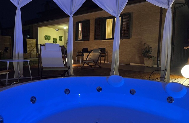 Beautiful villa with hot tub, WIFI, sauna, A/C, TV, patio, pets allowed and panoramic view
