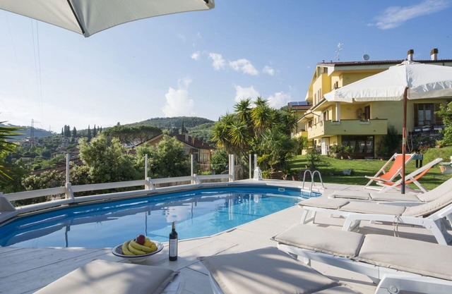Beautiful villa with WIFI, private pool, TV, terrace and pets allowed, close to Viareggio