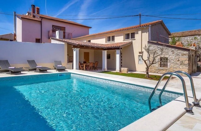 Beautiful villa with private pool, WiFi