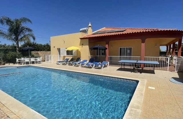 Beautiful Villa with Relaxing Atmosphere. 4 Bedrooms, 4 Bathrooms, Large & Fenced Pool 8-10 persons