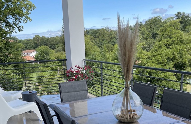 Beautiful villa with swimming pool 10min from the beaches