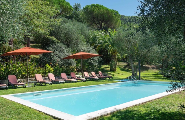 Beautiful villa with WIFI, A/C, private pool, TV, terrace, panoramic view, parking, close to Lucca