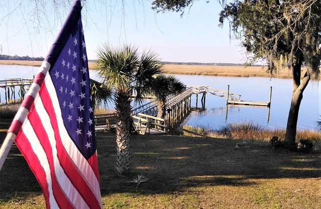 Beautiful Waterfront with Deep Water/Dock Float/Pier