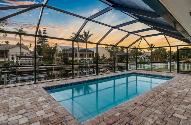 Beautiful Waterfront Pool Home, All New Furnishings, Entire Home Updated