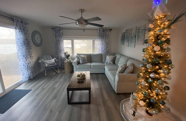 Beautiful Waterfront Cottage