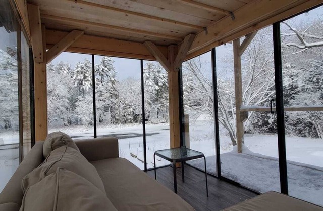 Beautiful Waterfront Cottage