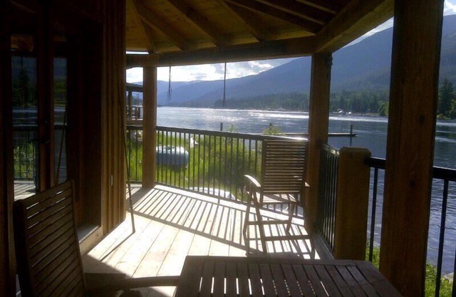 Beautiful Waterfront Cabin on Kootenay Lake