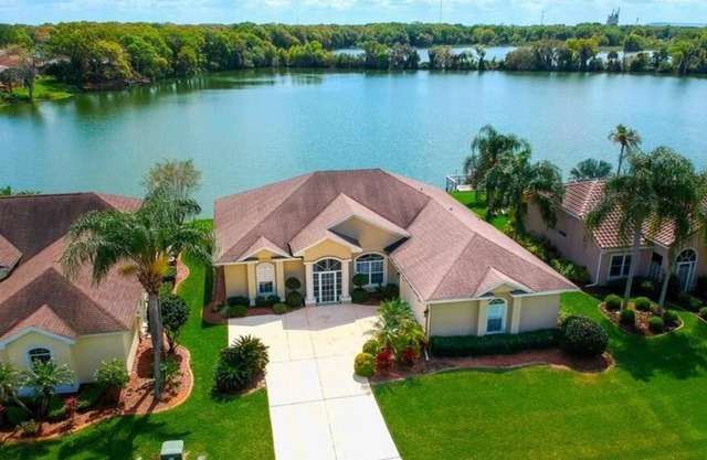 Beautiful Waterfront House for the Family