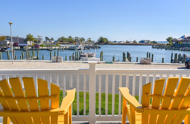 Beautiful waterfront views, pools, beach, pet friendly!