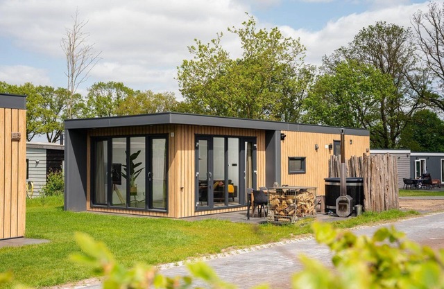 Beautiful wooden cottage with hot tub