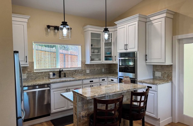 Beautifully Appointed 2-Bedroom Home in Upcountry Kula with AC, WiFi