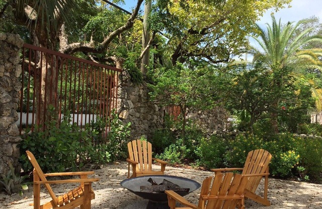 Beautifully Appointed Cottage Nestled In Upscale Grove Neighborhood