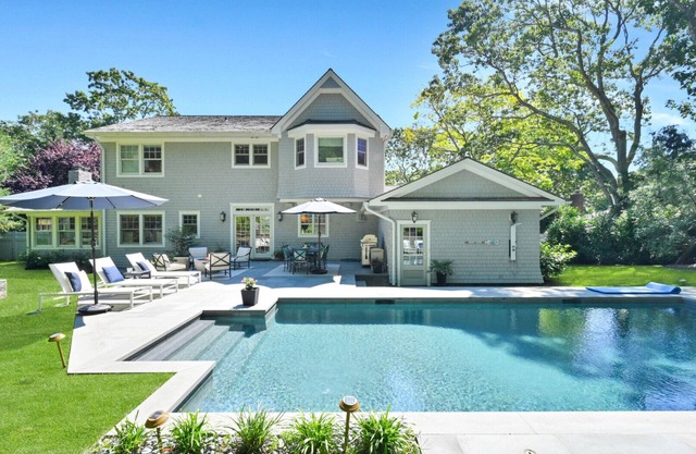 Beautifully designed 4000 sq ft Hampton Traditional House, private pool,.