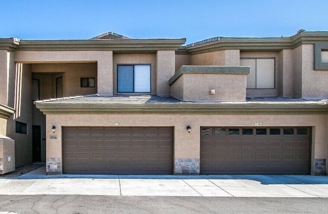 Beautifully Furnished Condo Backing to The Water @ "The Bridges" -Chandler