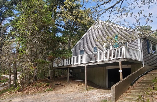 Beautifully Maintained Home, Large Deck (CS0004)