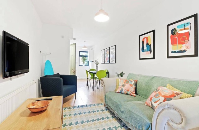 Beautifully Presented 2BD House, South East London