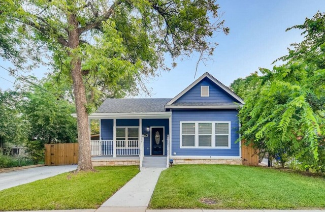 Beautifully Remodeled 4 BDRM/Mins to Pearl, River Walk, DT/Walk to Bars!
