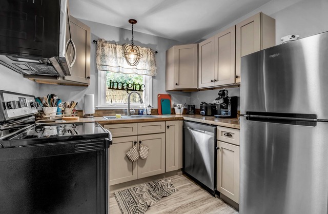 Beautifully renovated carriage house, walking distance to downtown