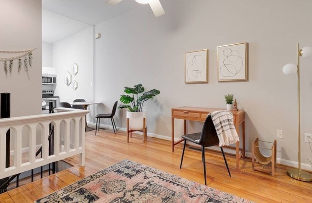 Beautifully Renovated 3 level Unit in Historic Downtown Fredericksburg