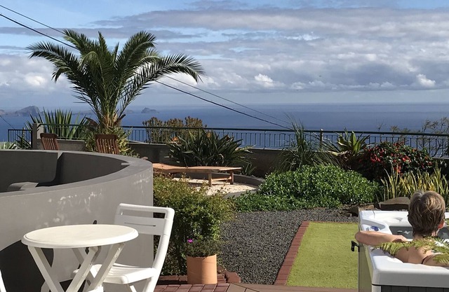 Beautifully restored old Quinta with incredible views and spa bath in the garden