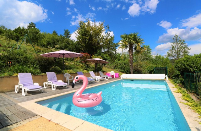 BEAUTIFULLY RONOVATED STONE VILLAGE HOUSE WITH GARDEN & HEATED POOL CLOSE SARLAT