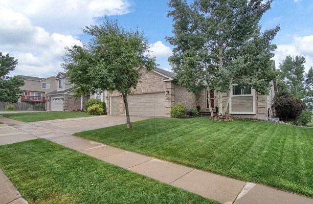 Beautifully Updated Home with Views and a Hot Tub (Garage excluded)
