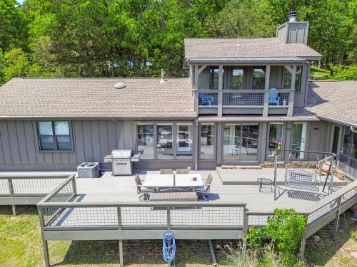 Beaver Lake Oasis - Backyard Lake Access - 6 beds