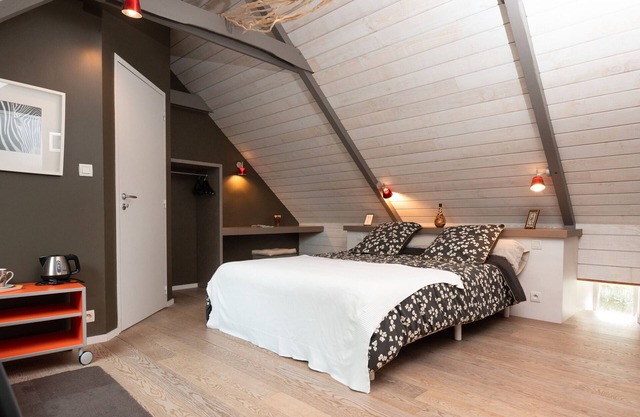 Bed and Breakfast 'Cassiopé' with Shared Pool, Shared Terrace and Wi-Fi