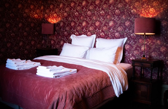 Bed and Breakfast 'Suite Familliale - Vue Sur Parc' with Shared Garden and Wi-Fi