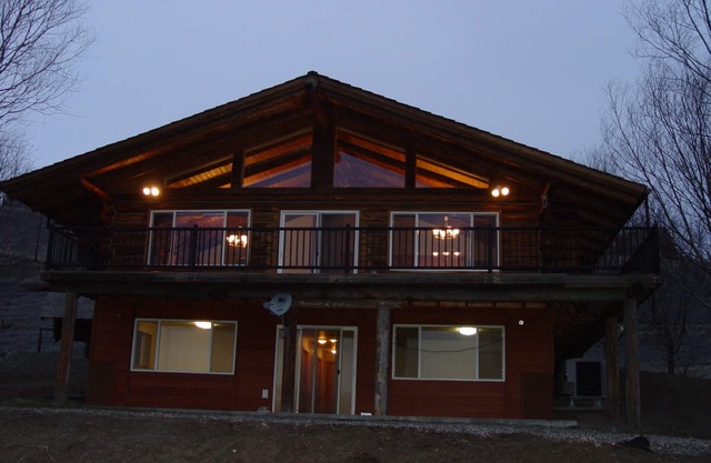 Bed, Barn, Breakfast Log Home 50 Acres Rural Idaho