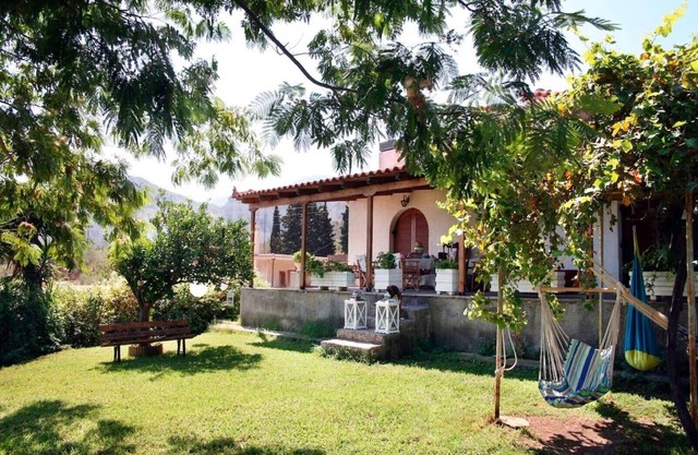 Beekeeper's house by the sea - sail boat - spa.