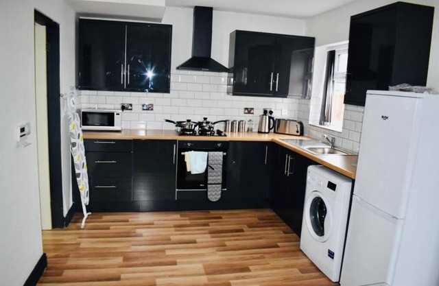Beeston House (3 BR and FREE Parking)